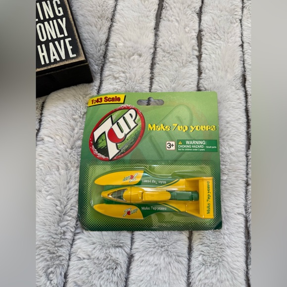 Other - 7UP Die-Cast Model Boat
